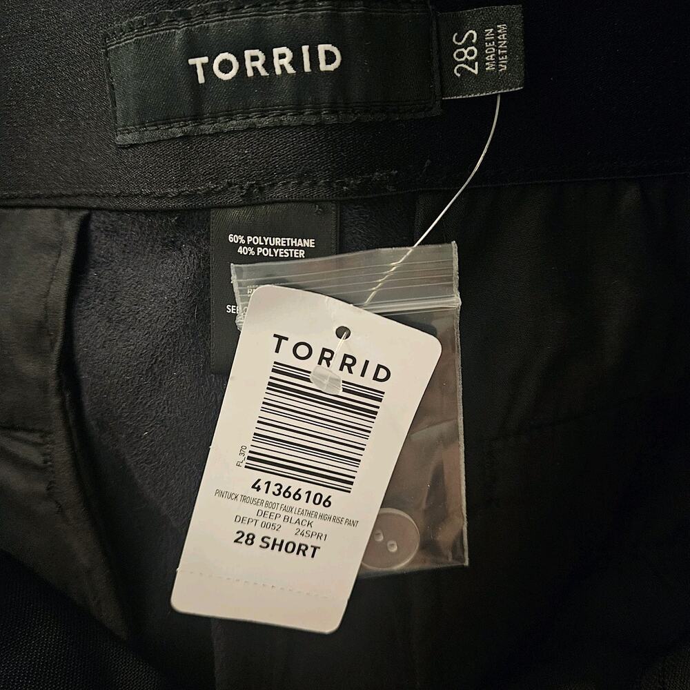 Torrid Faux Leather Women's Pintuck Trouser Size 28S Black NWT Hi-Rise Plus Size - Picture 5 of 6